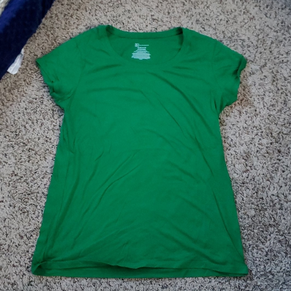 No Boundaries green shirt